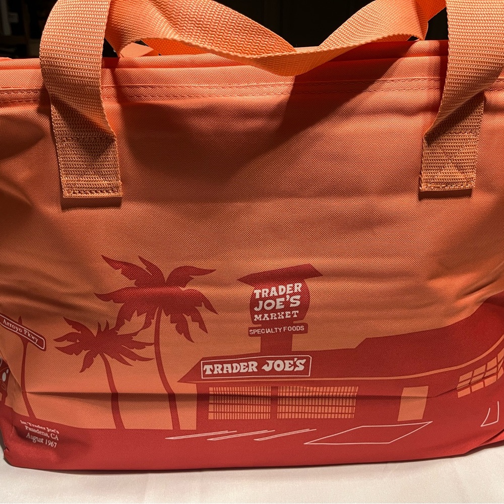 NWT Trader Joes Large Reusable Insulated Bag Peach